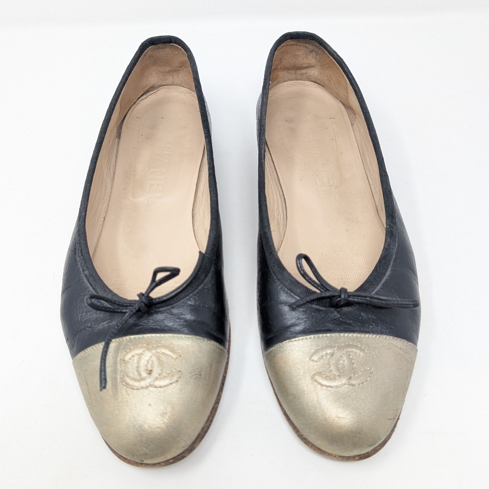 Chanel Black Gold CC Ballet Flats Cap Toe Size 37.5 Leather Monogram - Picture 1 of 13